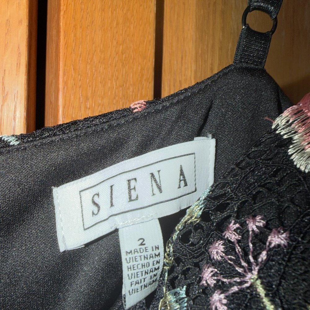 Siena size 2 lace/embroidered  midi dress - Picture 4 of 4